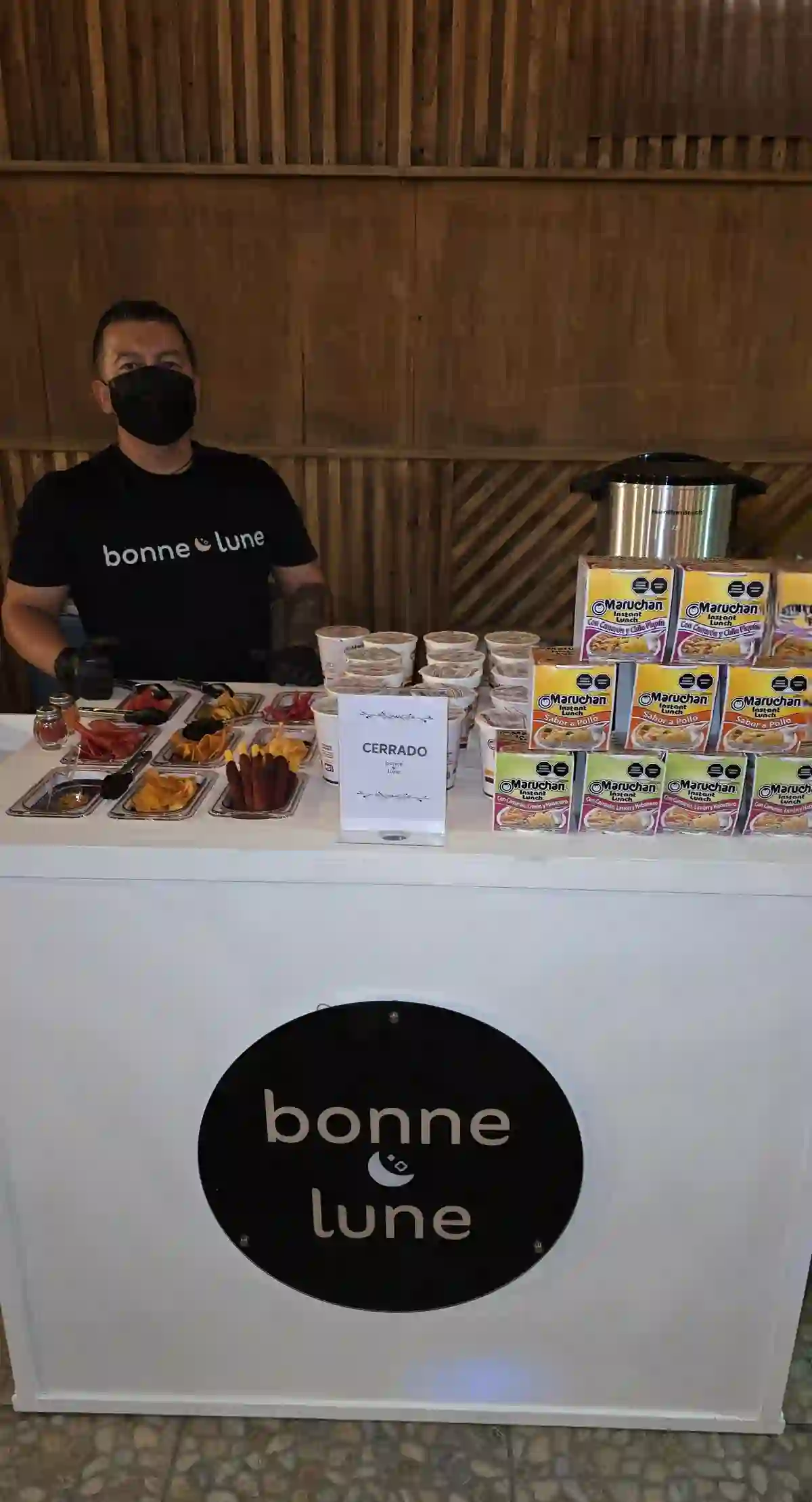 Barra de Maruchan de Bonne Lune con vasos de sopa instantánea surtidos